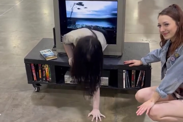 Terrifying “The Ring” Cosplay